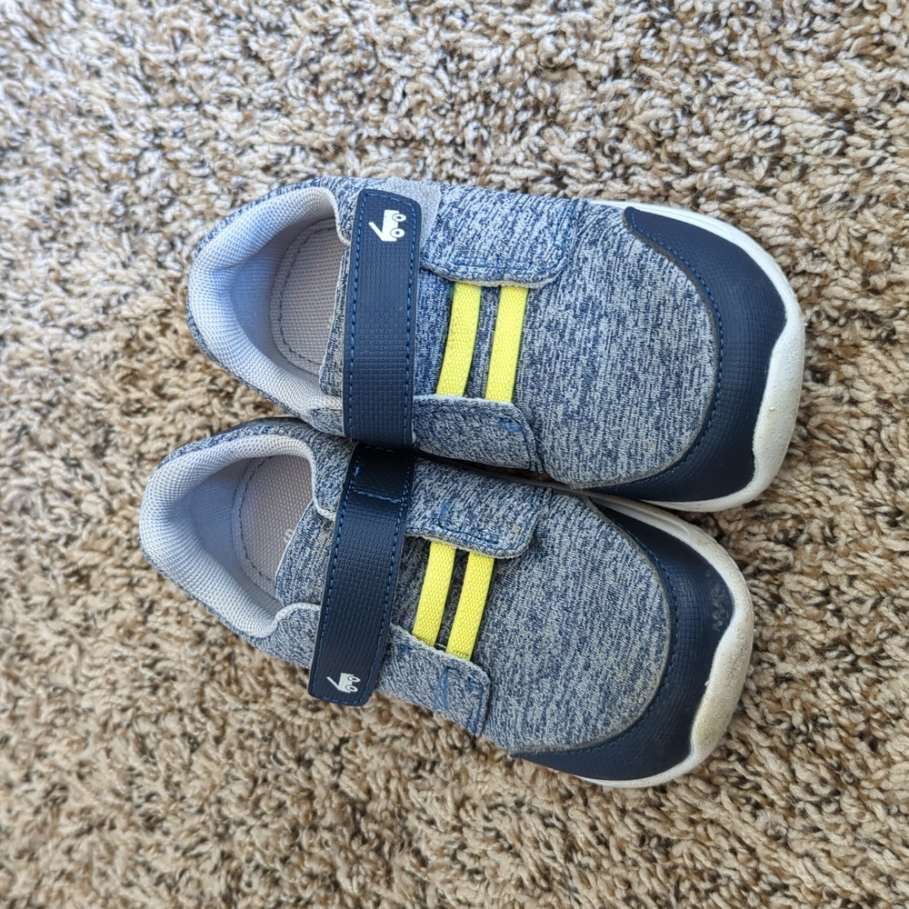 Boys shoes